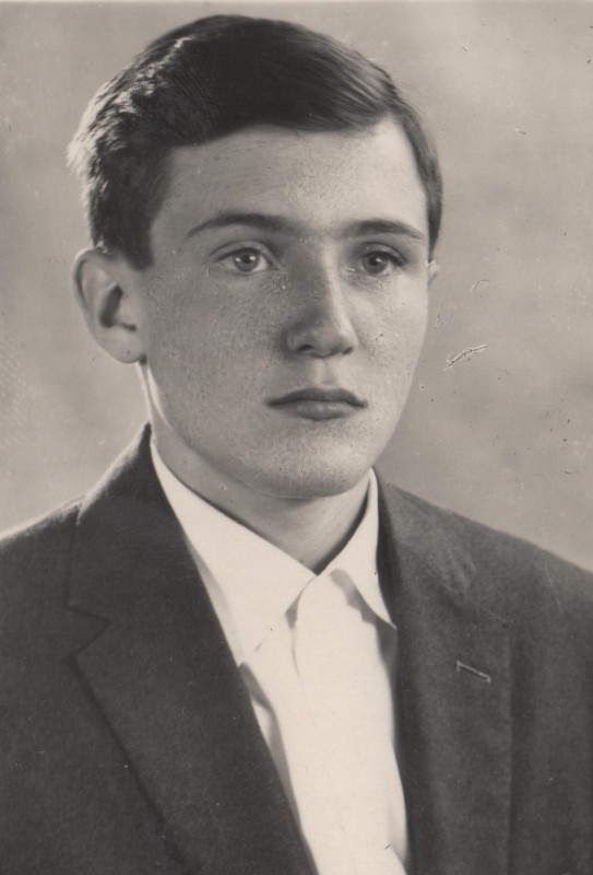 Фотографія. В. Івасюк у темному піджаку. 1962 рік.