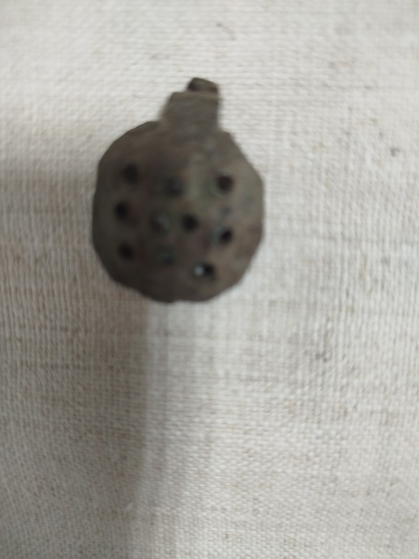 Металева підвіска.