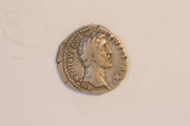 Денарій Антоніна Пія