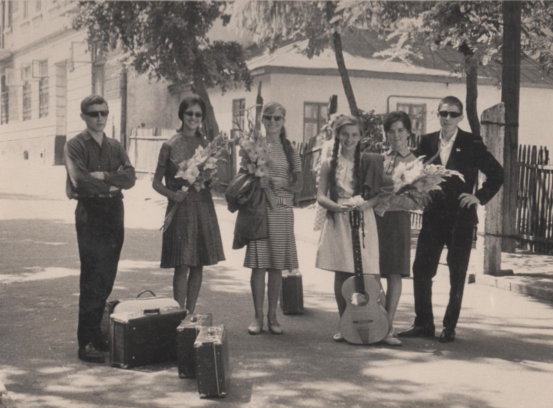 Фотографія. В. Івасюк з членами ансамблю «Буковинка». 1964 рік.