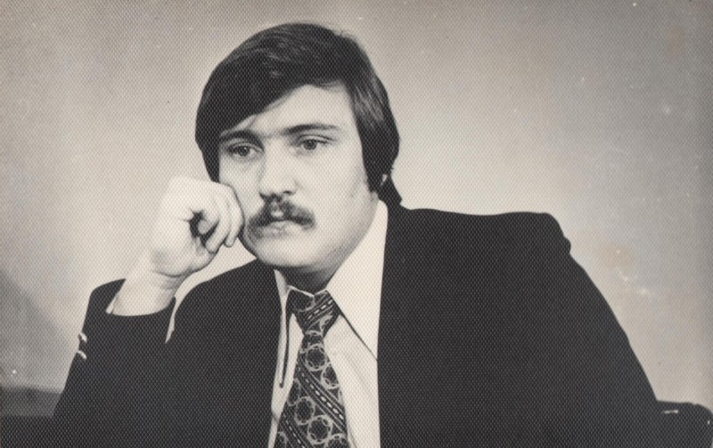 Фотографія. В. Івасюк. Має довге волосся, вуса. 1975 рік.