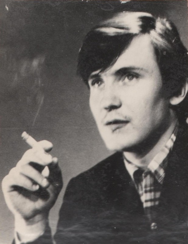 Фотографія. В. Івасюк із цигаркою у правій руці. 1972 рік.