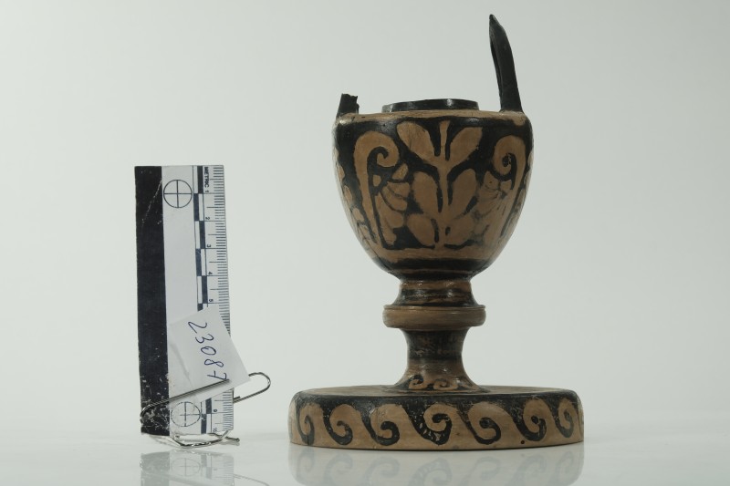 Кальпіда із кришкою