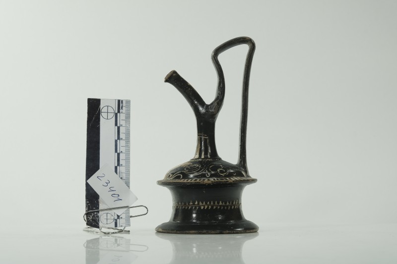 Епіхізіс з високим носиком та ручкою