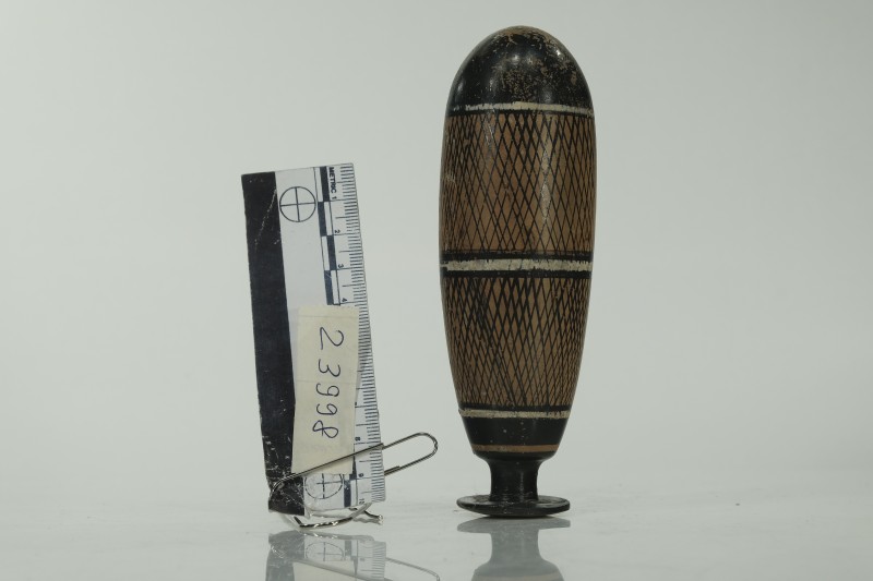 Лекіф із тулубом циліндричної форми