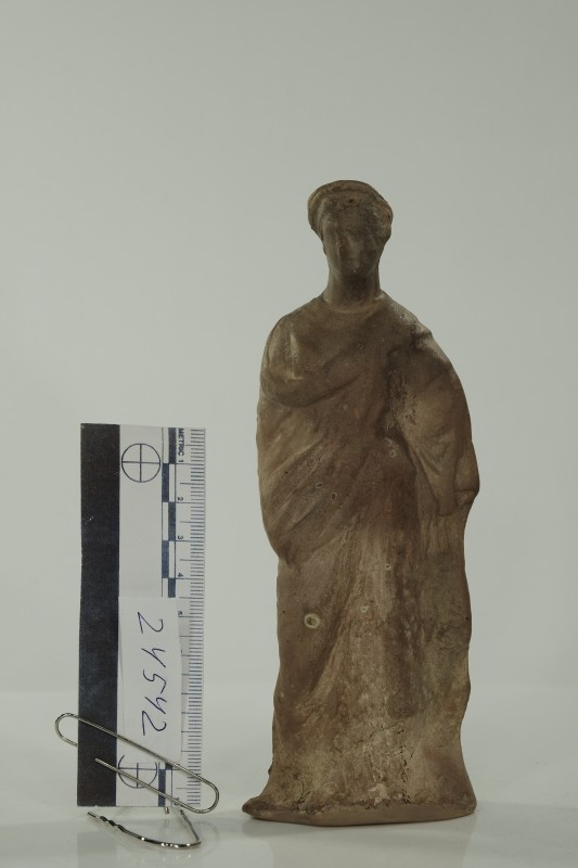 Теракота: стояча жіноча фігура