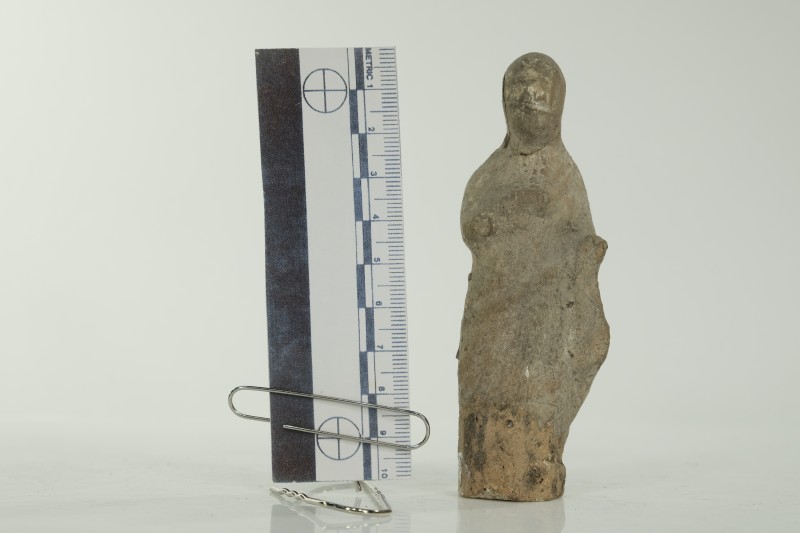 Теракота. Стояча жіноча фігура