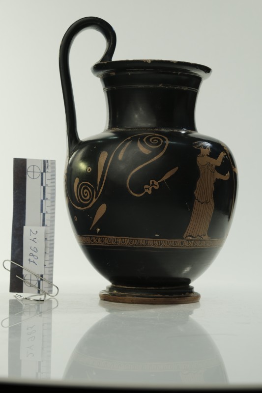 Глек чорнолаковий із червонофігурним зображенням