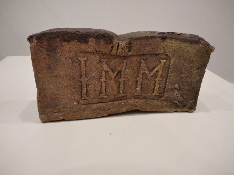Цегла з тавром «ІММ»