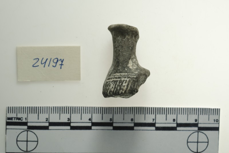 Теракота. Фрагмент статуетки (головний убір?).