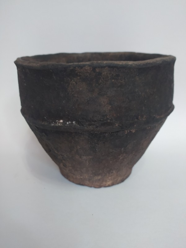 Сосуд керамічний, гострореберний.