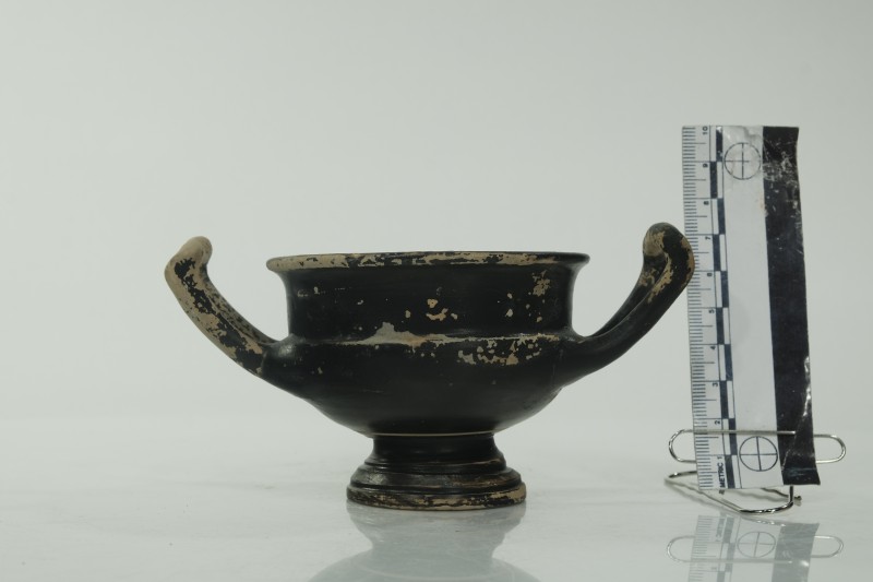 Чаша-канфар чорнолакова