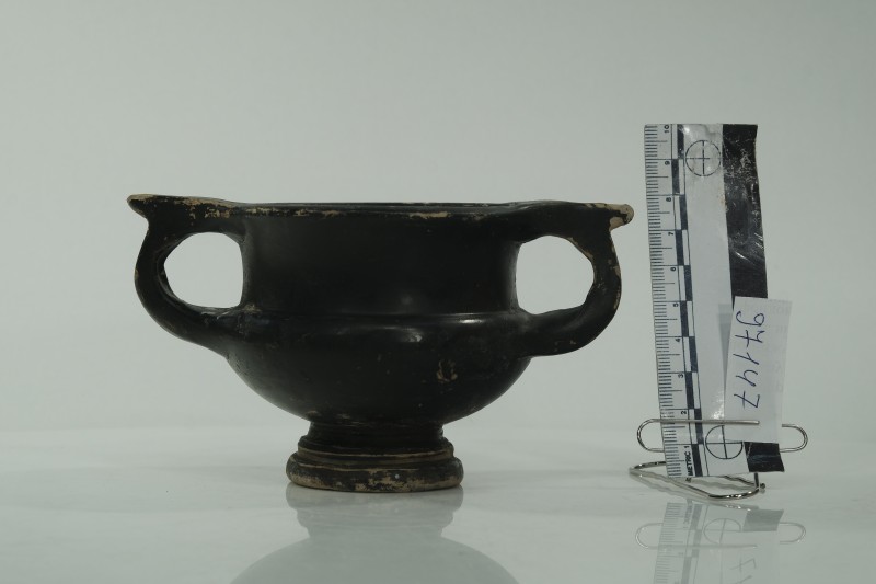 Канфар чорнолаковий