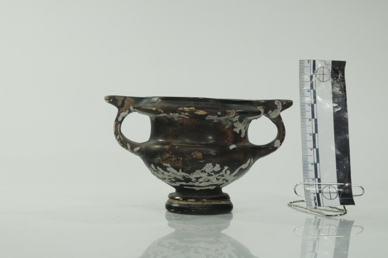 Канфар чорнолаковий