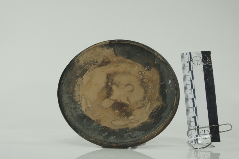 Чорнолакова тарілочка