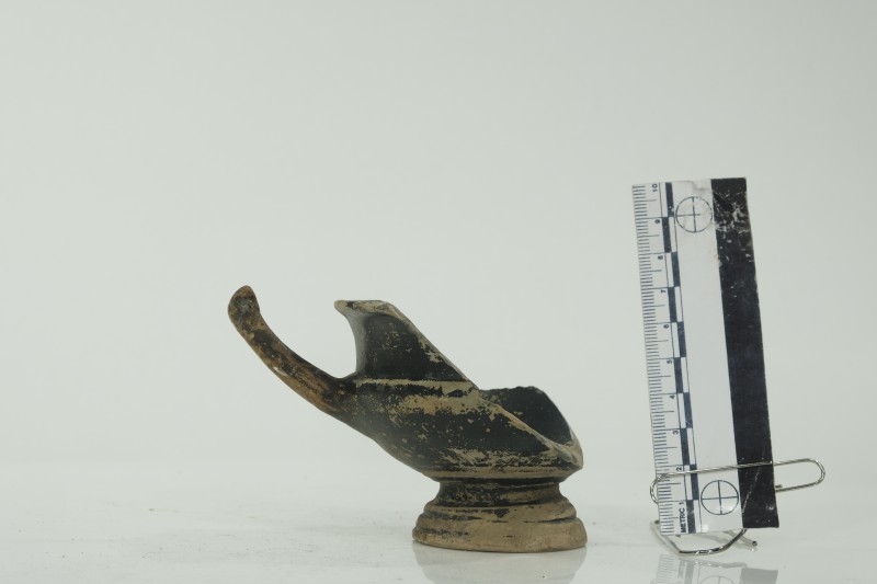 Чорнолакова чаша-канфар