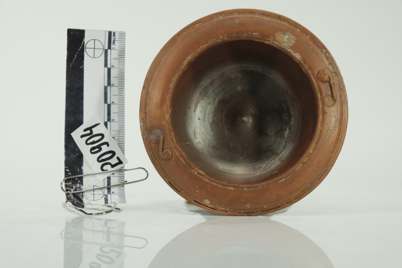 Чаша червонолакова