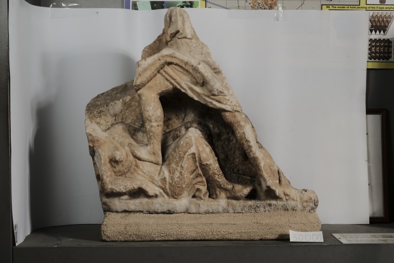 Фрагмент мармурової плити з рельєфом