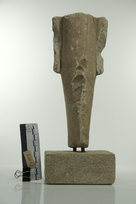 Фрагмент статуетки жінки, що йде