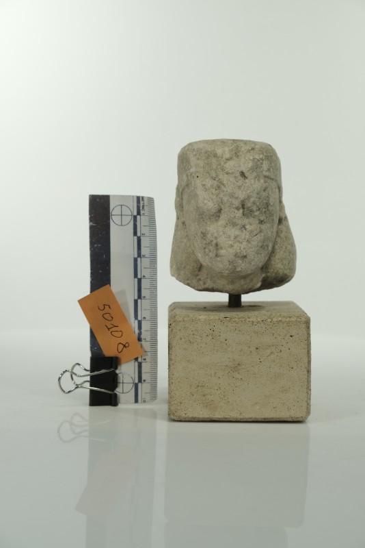 Чоловіча голова в головному уборі