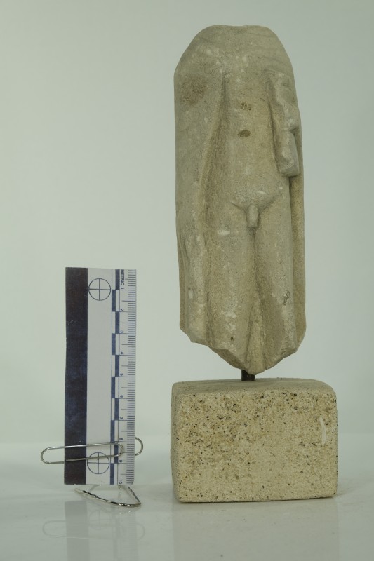 Фрагментована статуетка оголеного юнака з плащем