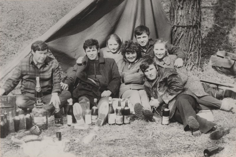 Фотографія. В. Івасюк, поряд друзі і сестра Галя. 1972 рік.