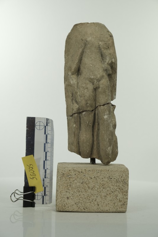 Фрагмент чоловічої оголеної фігури з плащем на плечах