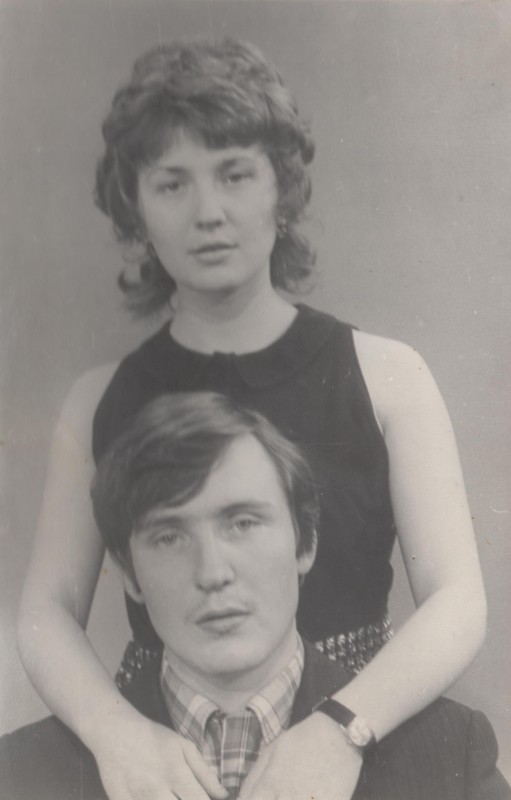 Фотографія. В. Івасюк, позаду сестра Галя. 1972 рік.