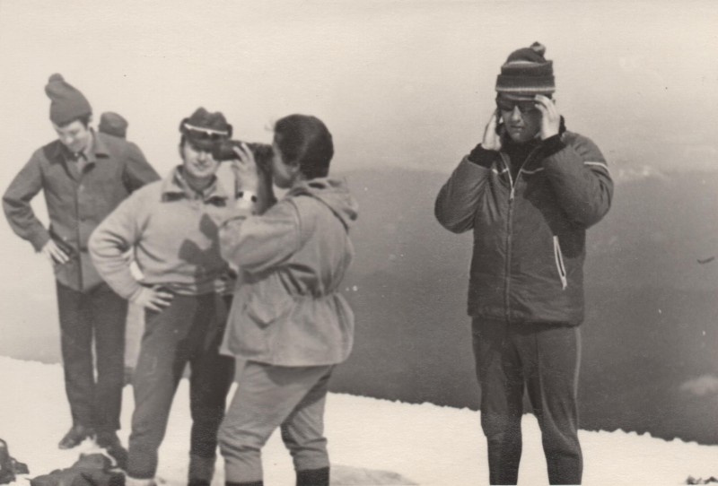 Фотографія. В. Івасюк у горах із товаришами. 1972 рік.