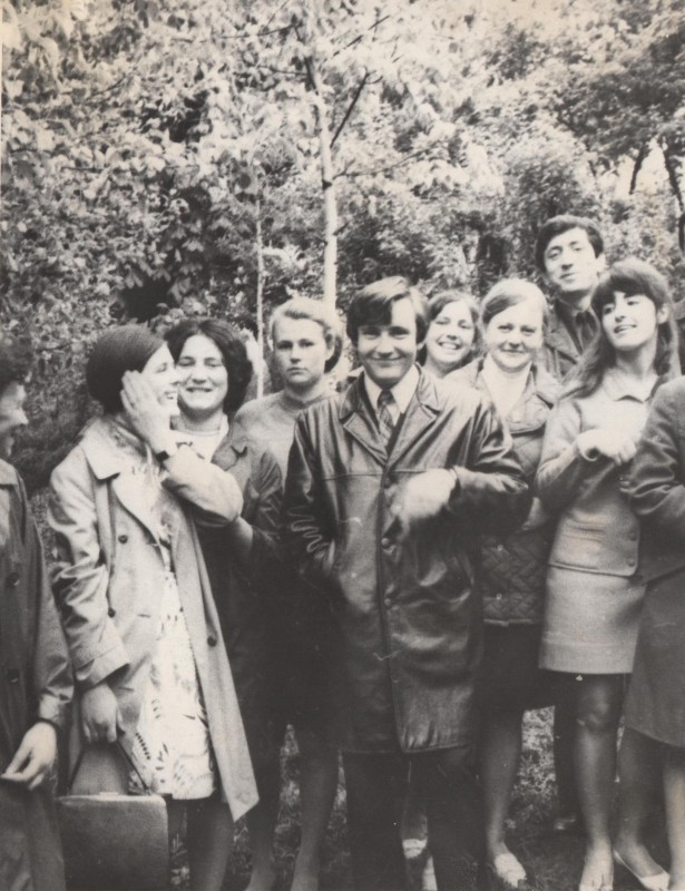 Фотографія. В. Івасюк з дівчатами та чоловіком. 1972 рік