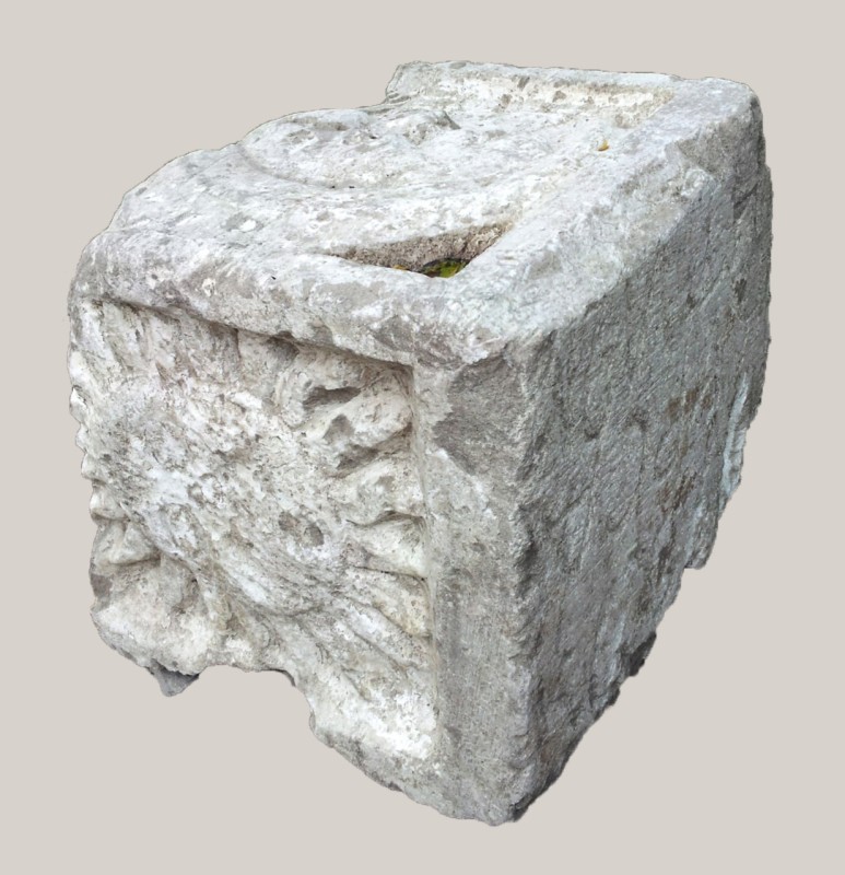 Фрагмент архітектурного облому