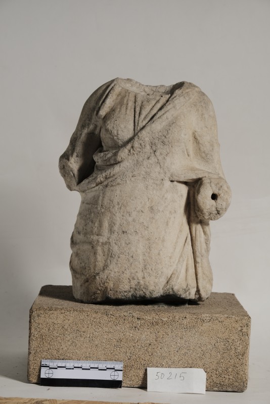 Фрагмент жіночої фігури