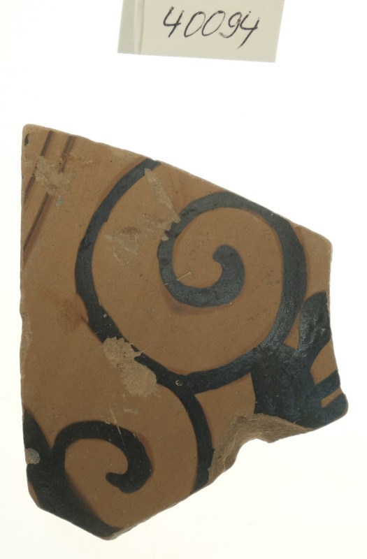 Фрагмент чорнофігурної закритої посудини у вигляді волют