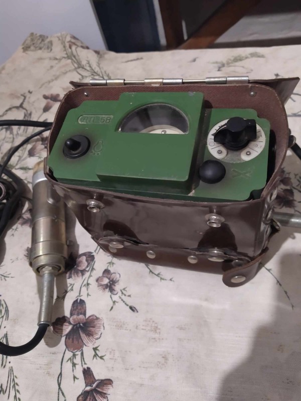 Дозиметричний прилад(  дозиметр)