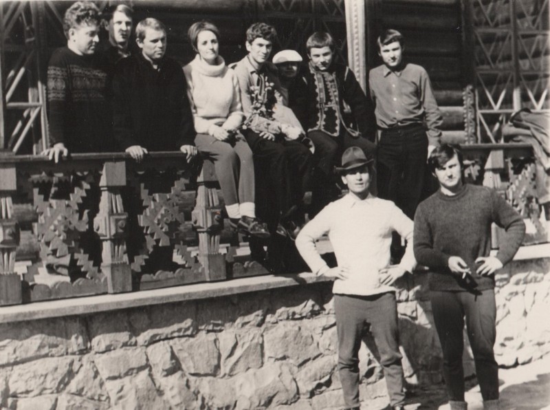 Фотографія. В. Івасюк біля ресторану "Гуцульщина". Яремче. 1972 рік.