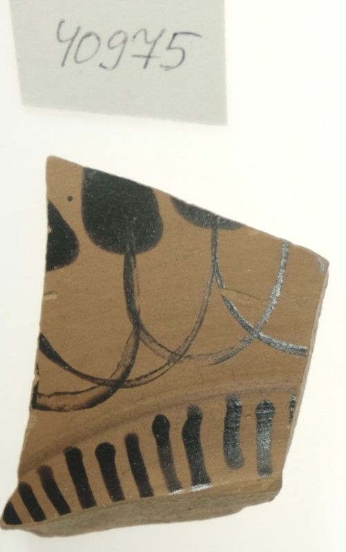 Частина стінки зачиненої посудини із розписом