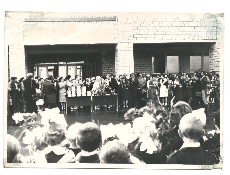 Фото сюжетне. Відкриття середньої школи №4 у м. Прип'ять. 1 вересня 1982 р.