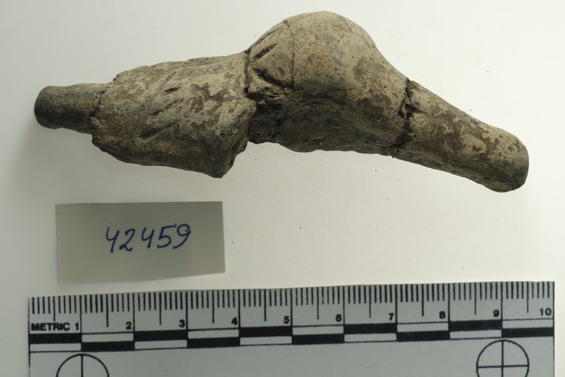 Глиняна жіноча фігурка, орнаментована