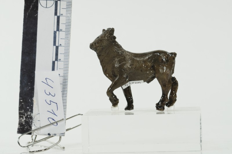 Фігурка бичка