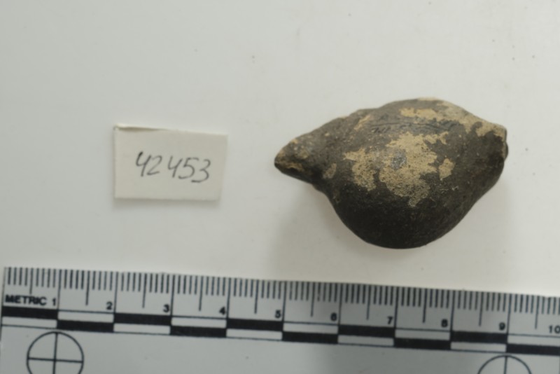 Уламок жіночої глиняної фігурки