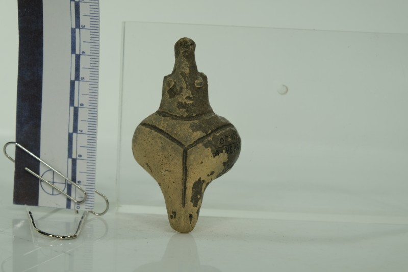 Жіноча глиняна фігурка