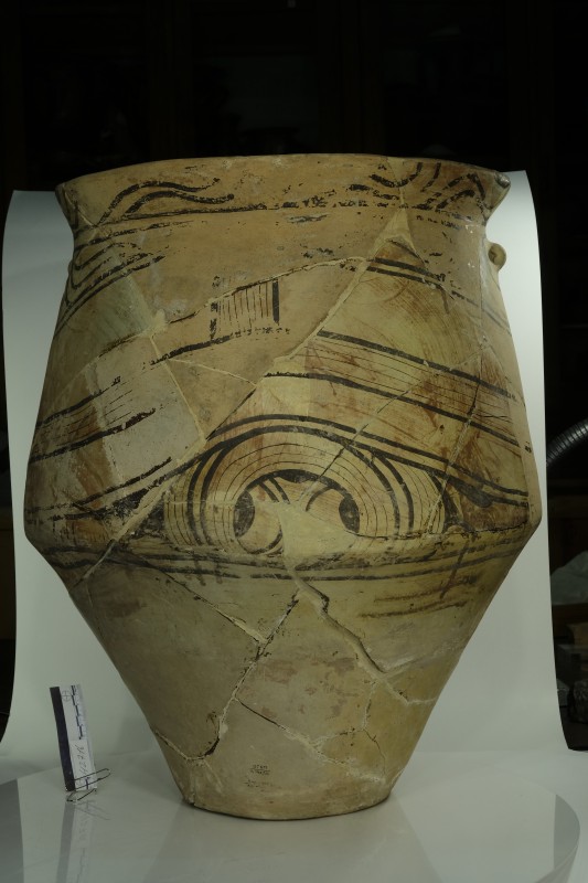 Велика посудина біконічної форми із відігнутим вінцем