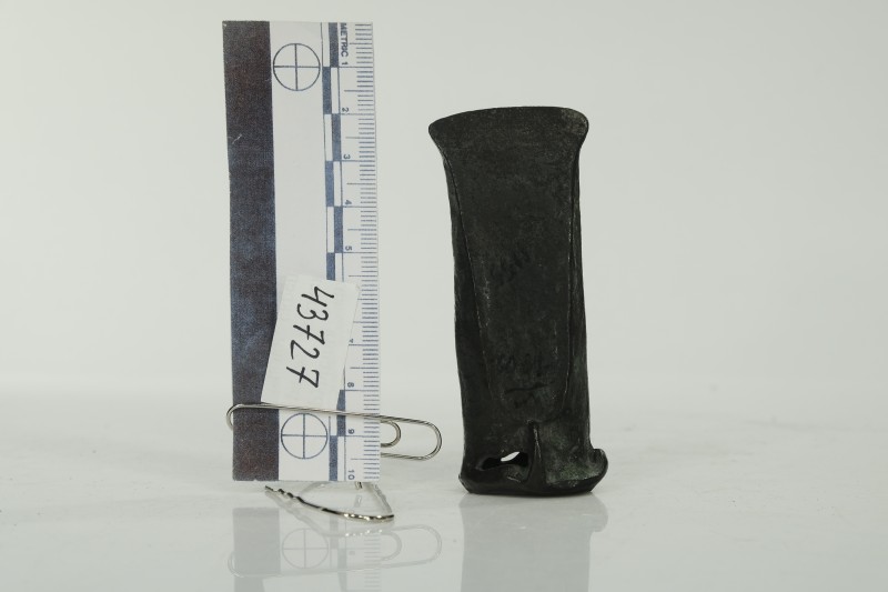 Топор-кельт бронзовий