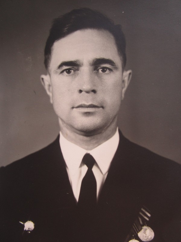 Фото. Нікітенко Федір, машиніст локомотиву.