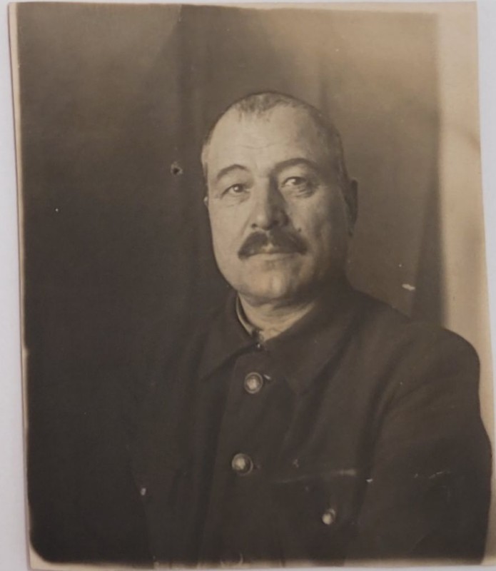 Науменко Петро Павлович, член КПРС з 1926 р., учасник воєнно-політичних подій 1917-1921 рр..