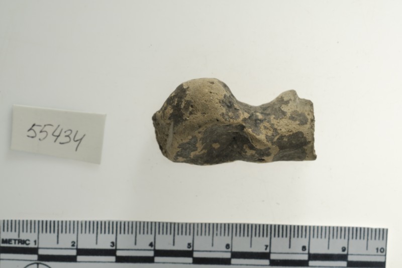 Уламок жіночої глиняної фігурки