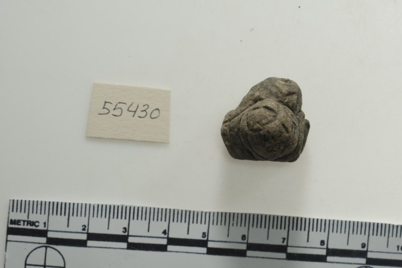 Уламок мініатюрної жіночої глиняної фігурки