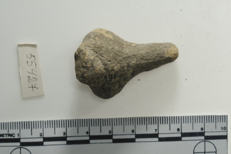 Жіноча глиняна фігурка