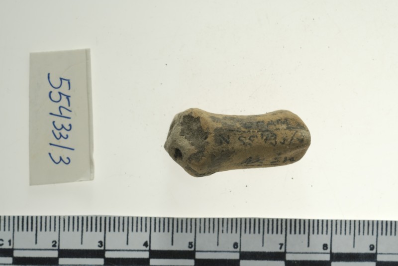 Уламок жіночої глиняної фігурки