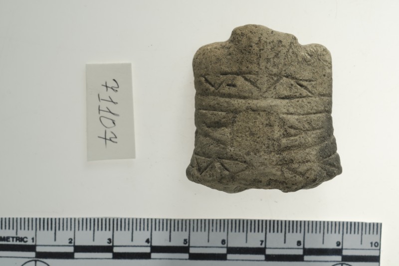 Уламок глиняної фігурки